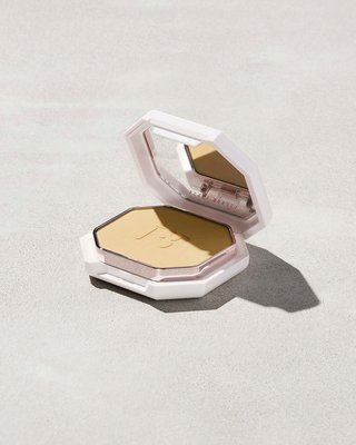 Fenty Beauty Pro Filt'r 145 Soft Matte Powder Foundation 9.1g Image
