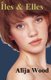 Iles & Elles - Holly Consultante (French, Paperback): Alija Wood