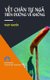 Vet Chan Tu Nga Tren Duong Ve Khong (Paperback): Nhuy Nguyen, Ananda Viet Foundation